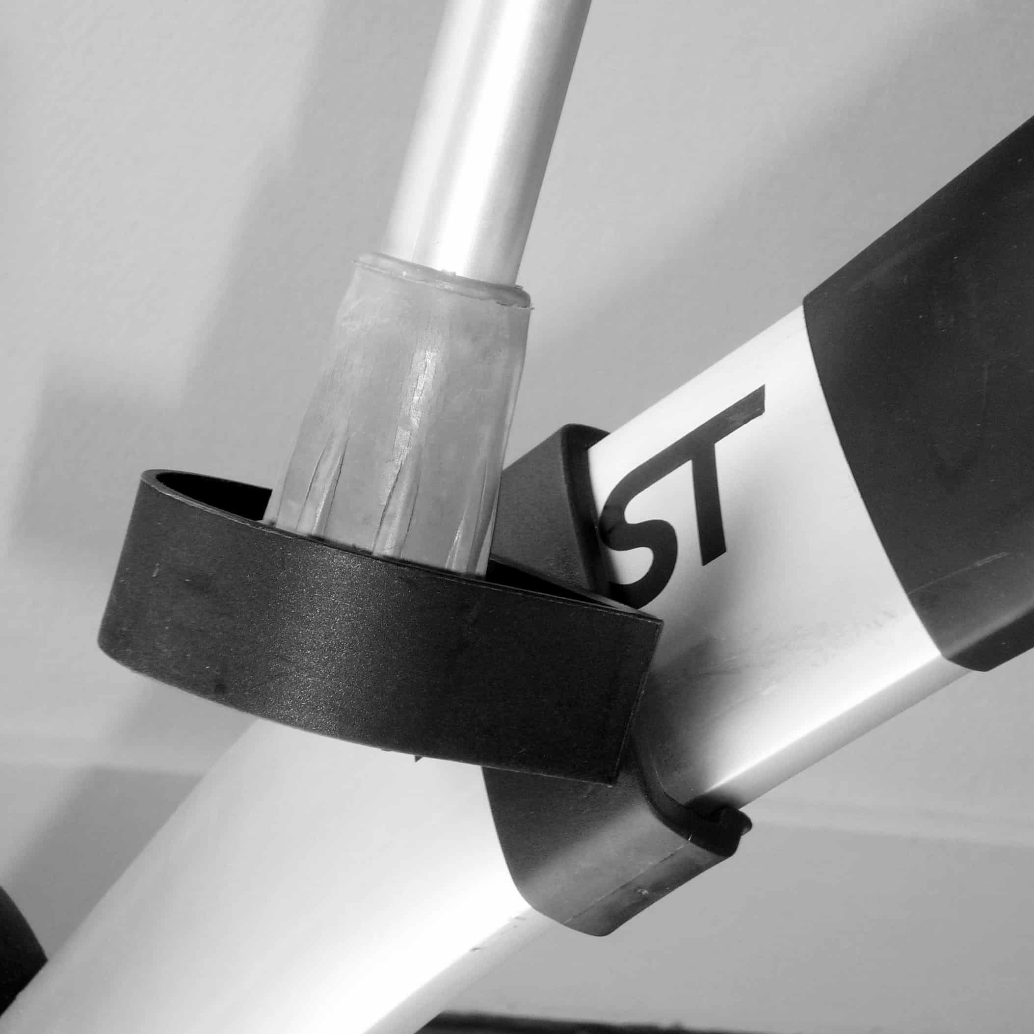 Kryckhållare-till-rullator-nedre-fäste-Trustcare-lets-go-out.jpg