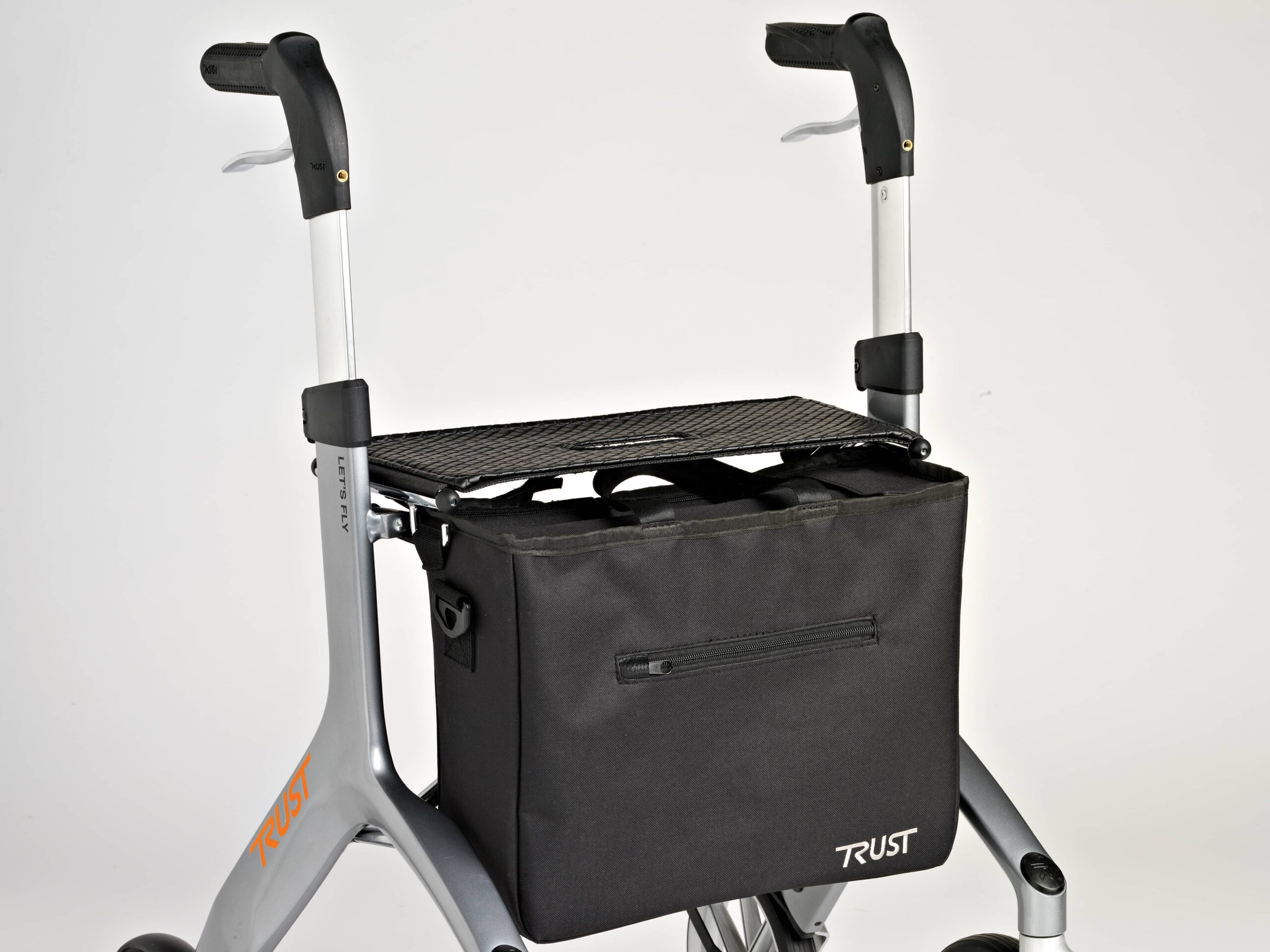Väska-rollator-Lets-Fly-monterad.jpg